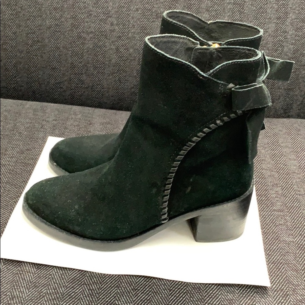 UGG bootie 7 1/2. Black suede 2 1/2 heel